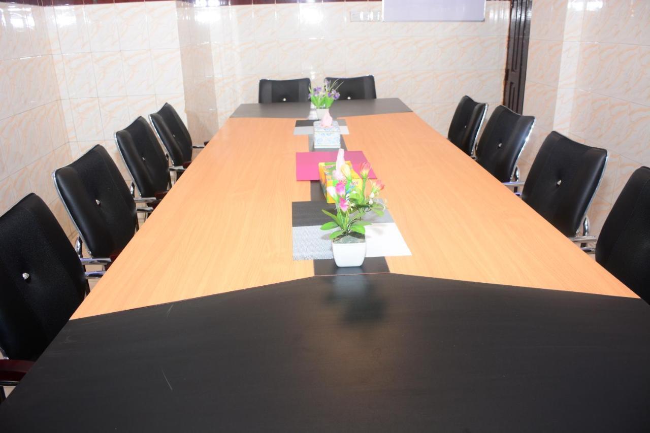 Hotel Hilton City Chittagong Ngoại thất bức ảnh